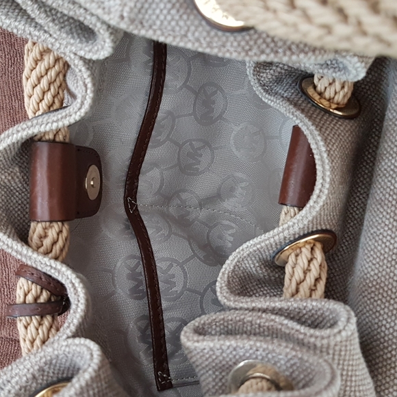 New Michael Kors Handbag - Picture 4 of 10